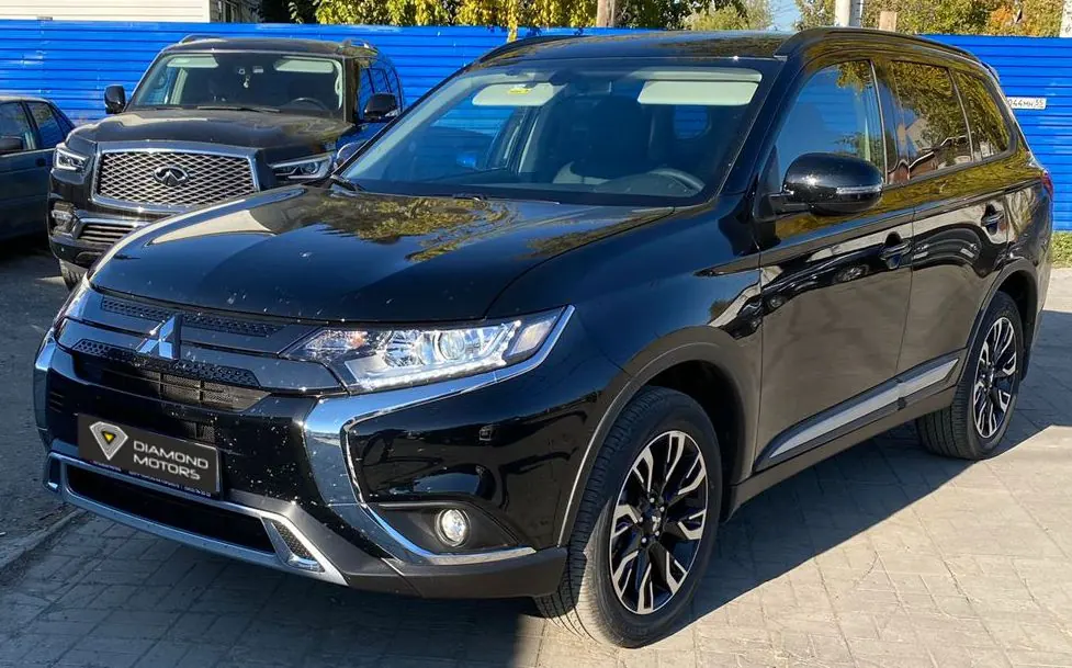 Mitsubishi Outlander — фото 1