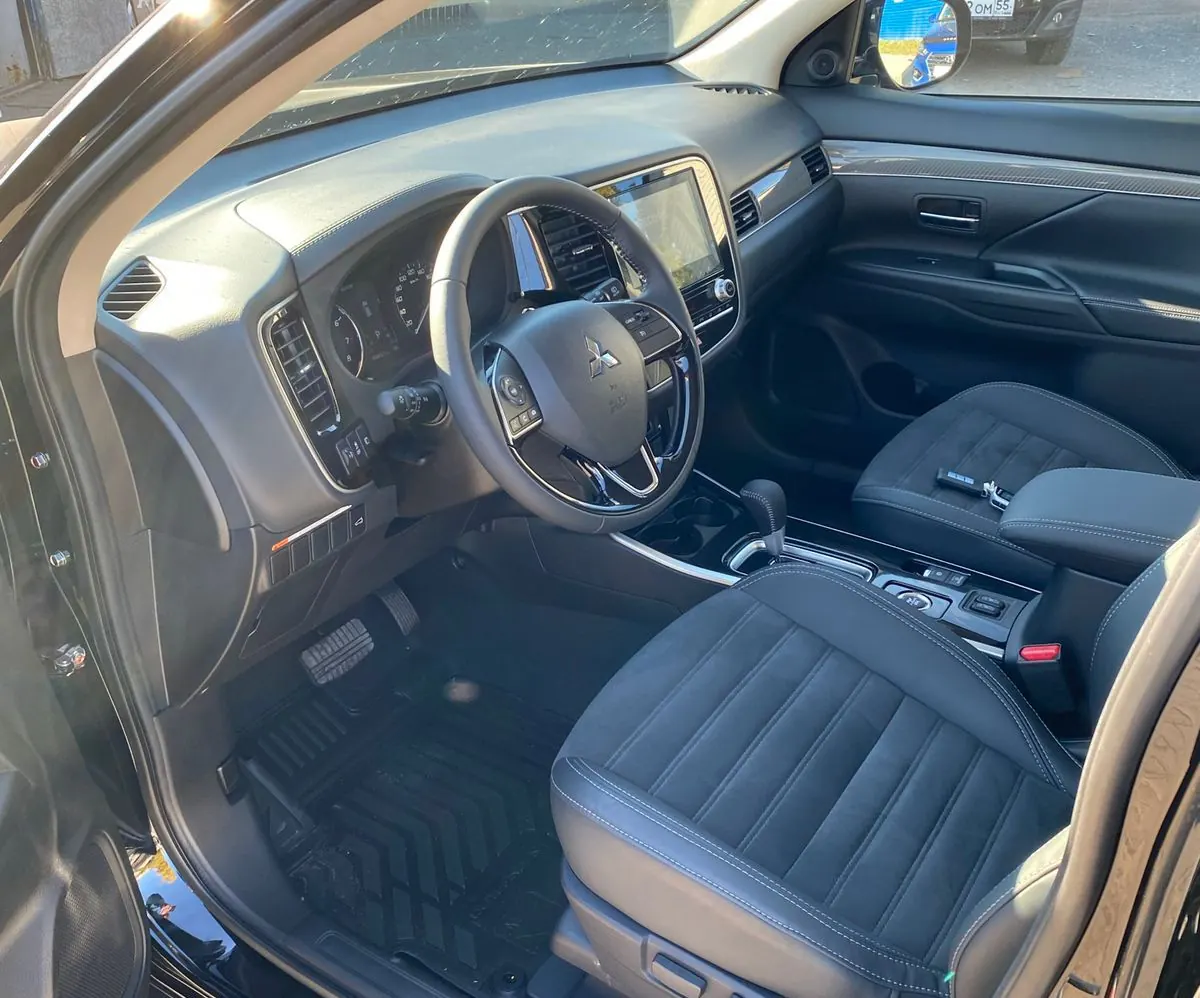 Mitsubishi Outlander — фото 4